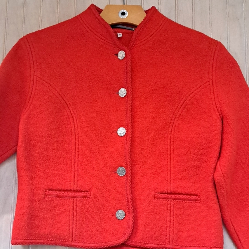Vintage Red Pure Wool Cropped Jacket Coat Silver Crest Buttons Pockets Timeless - Picture 2 of 13